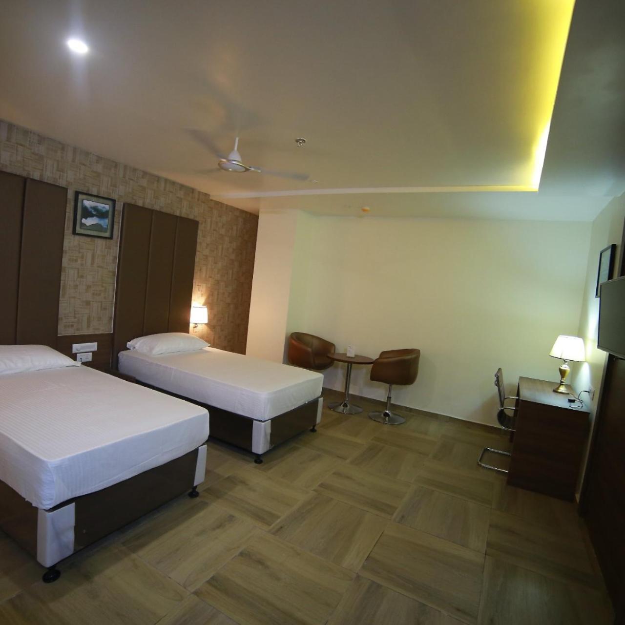 Hotel Svm Grand Medipally Хайдарабад Экстерьер фото