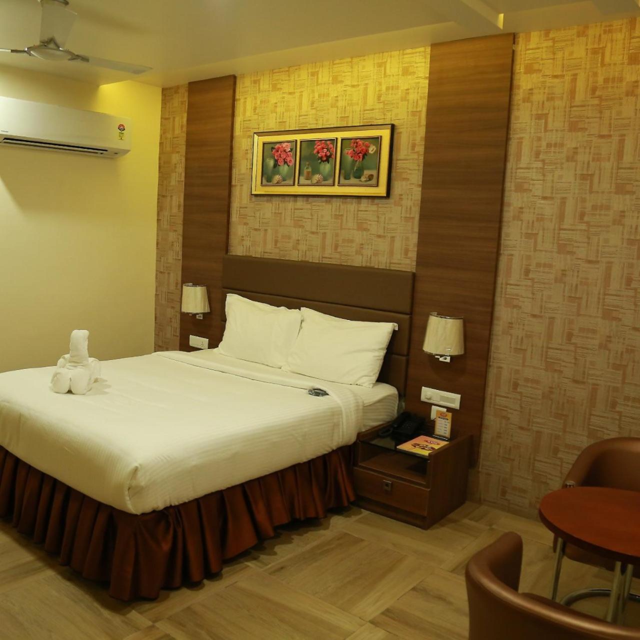 Hotel Svm Grand Medipally Хайдарабад Экстерьер фото
