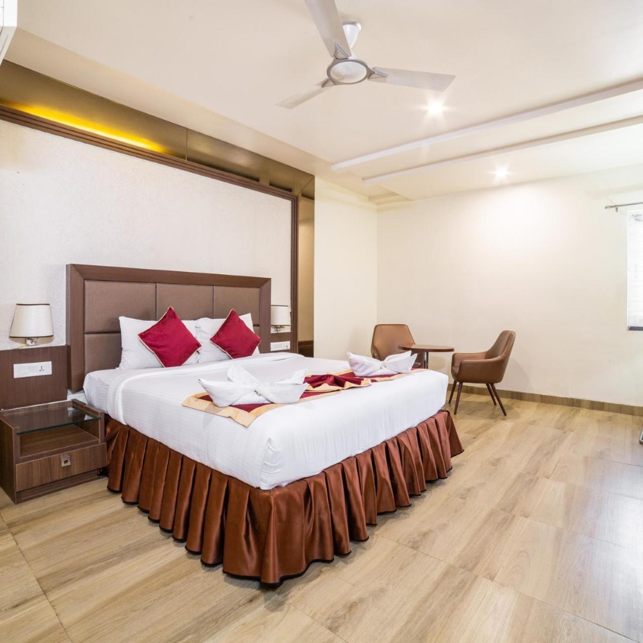 Hotel Svm Grand Medipally Хайдарабад Экстерьер фото