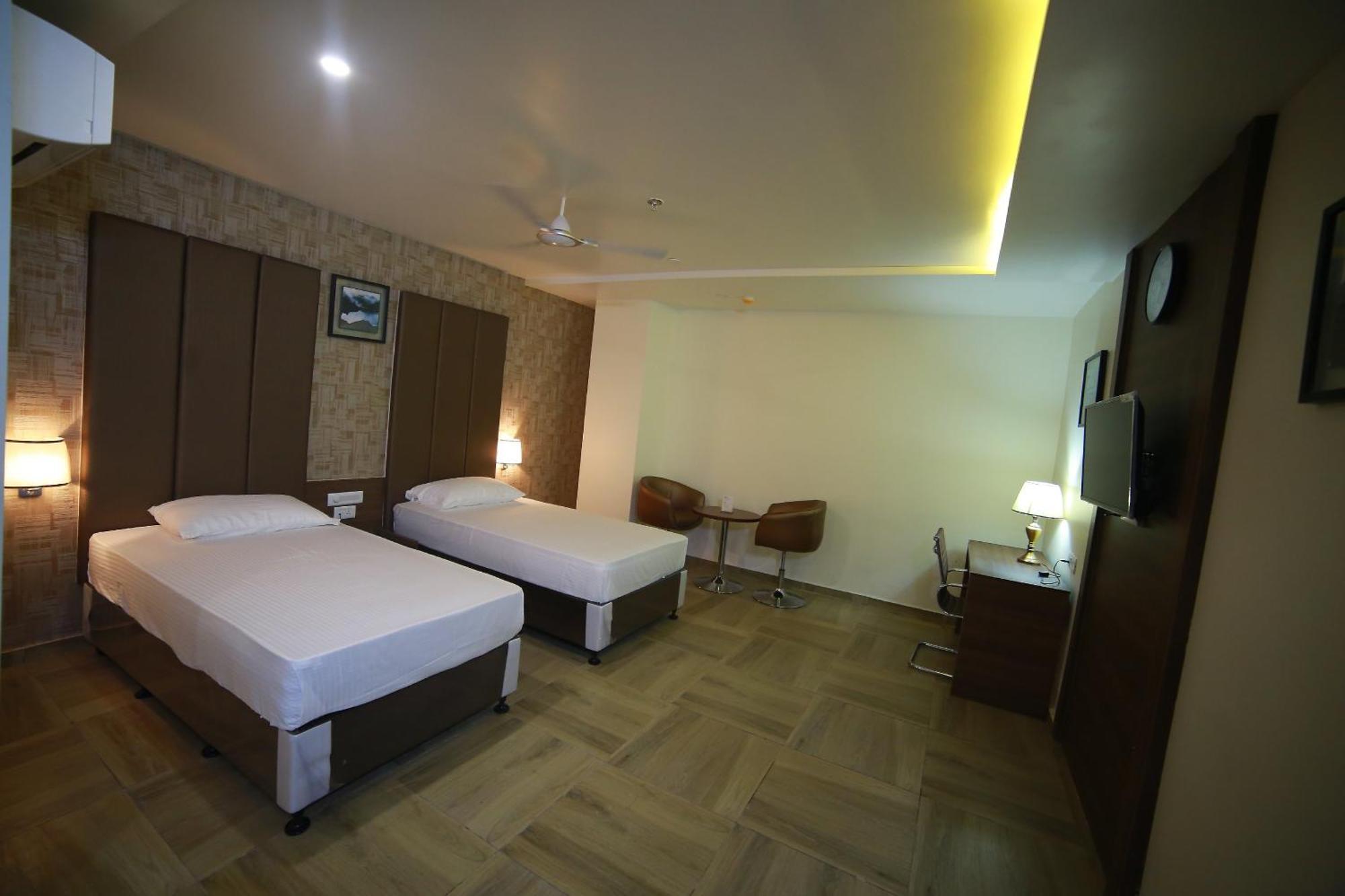Hotel Svm Grand Medipally Хайдарабад Экстерьер фото