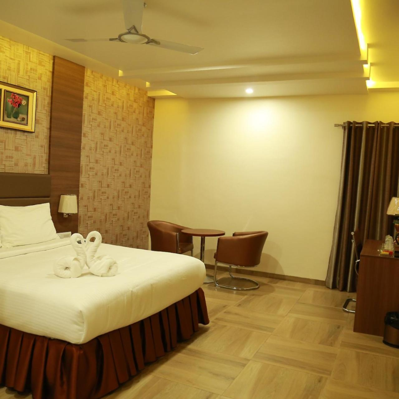 Hotel Svm Grand Medipally Хайдарабад Экстерьер фото
