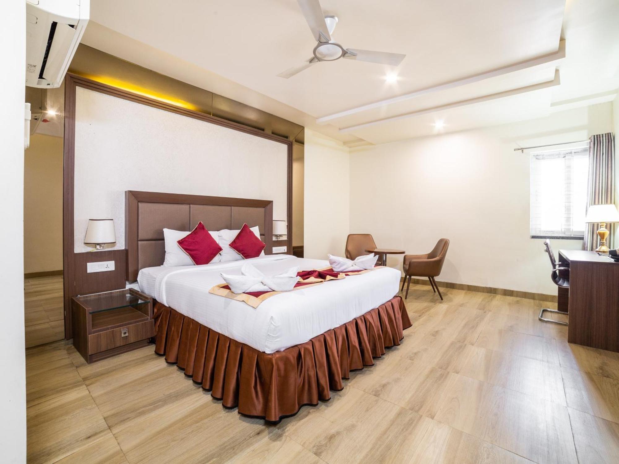 Hotel Svm Grand Medipally Хайдарабад Экстерьер фото